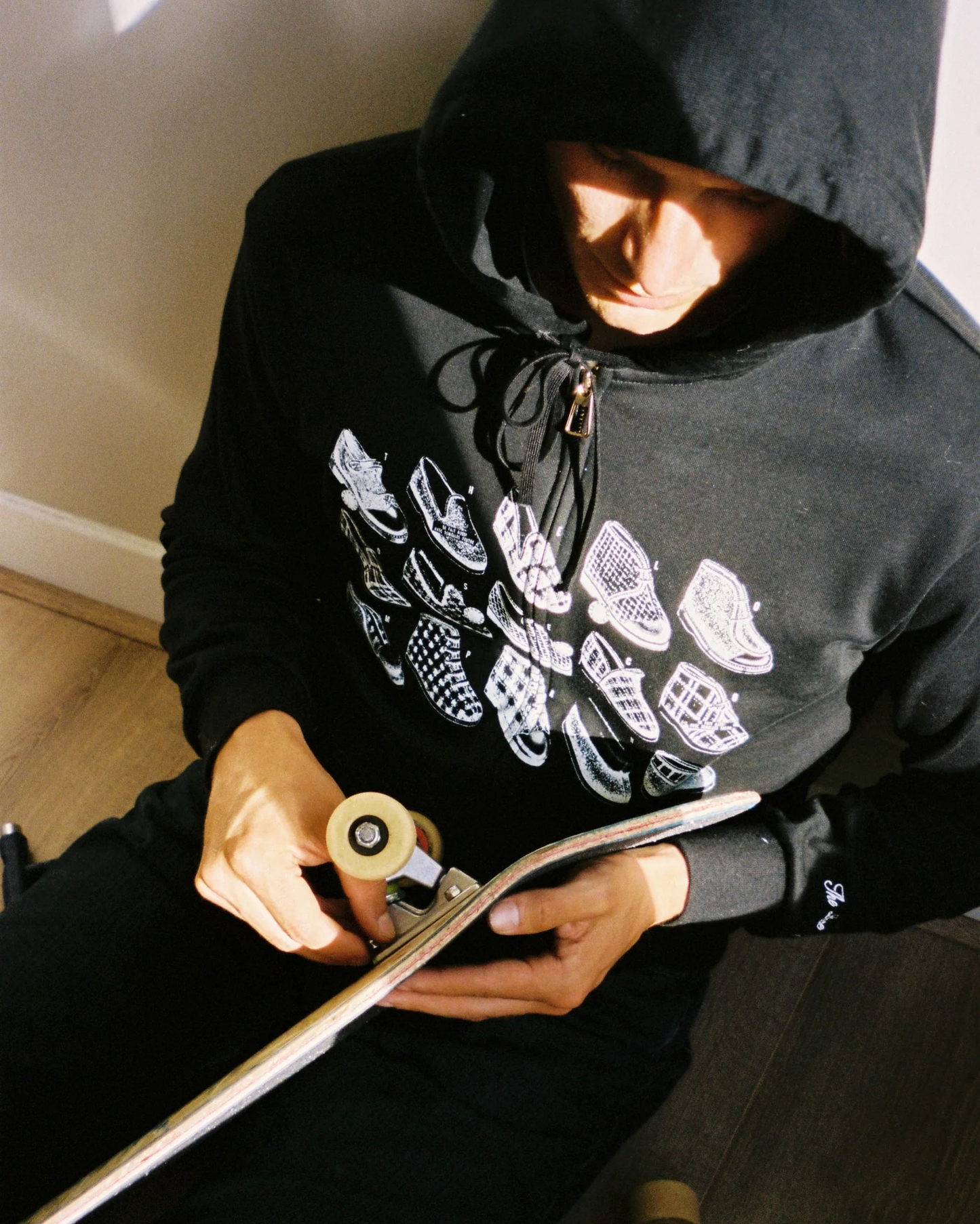 THE LOOSE COMPANY SLIPPER ZIP-UP HOODIE BLACK