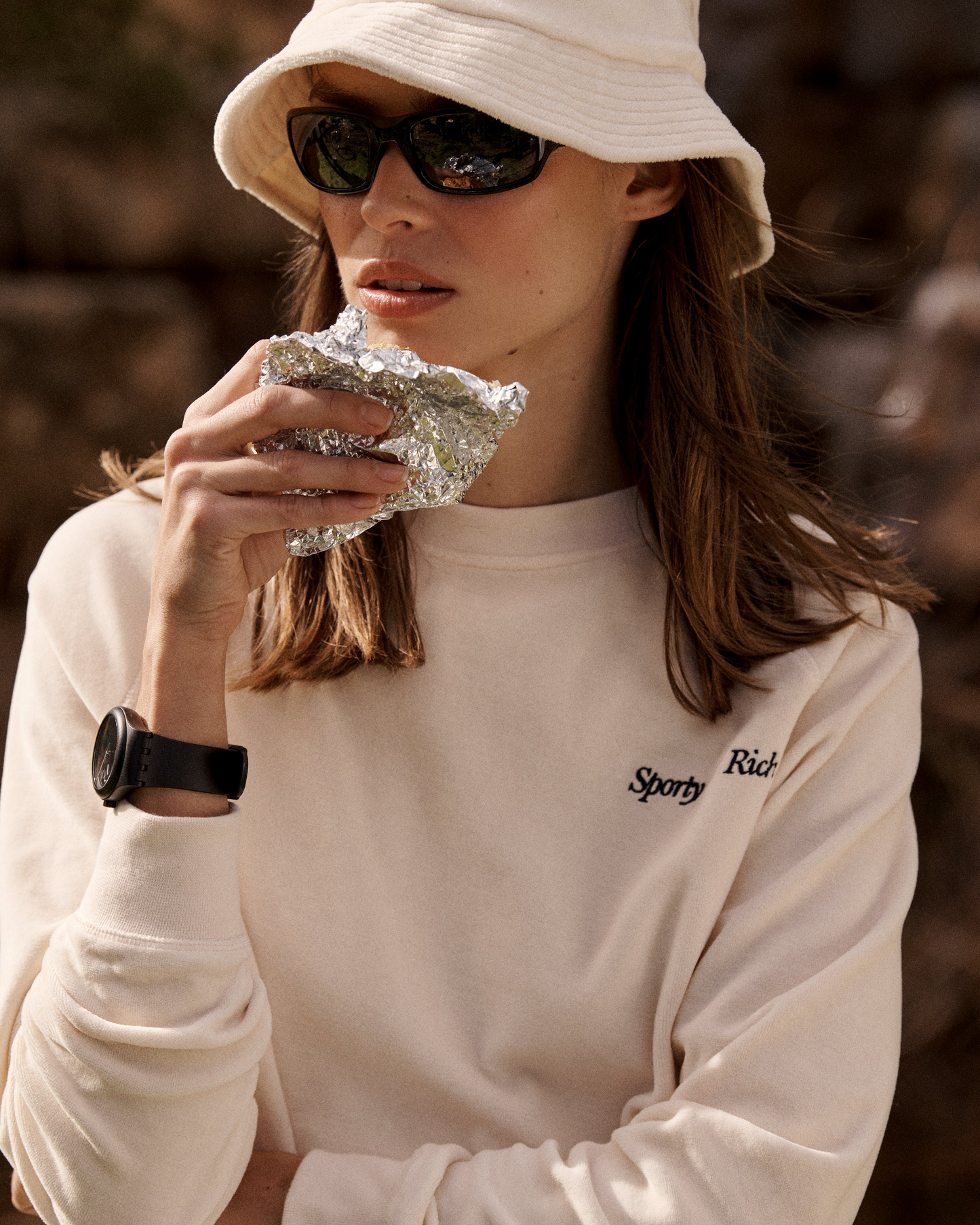 SPORTY & RICH ITALIC LOGO EMBROIDERED VELOUR BUCKET HAT