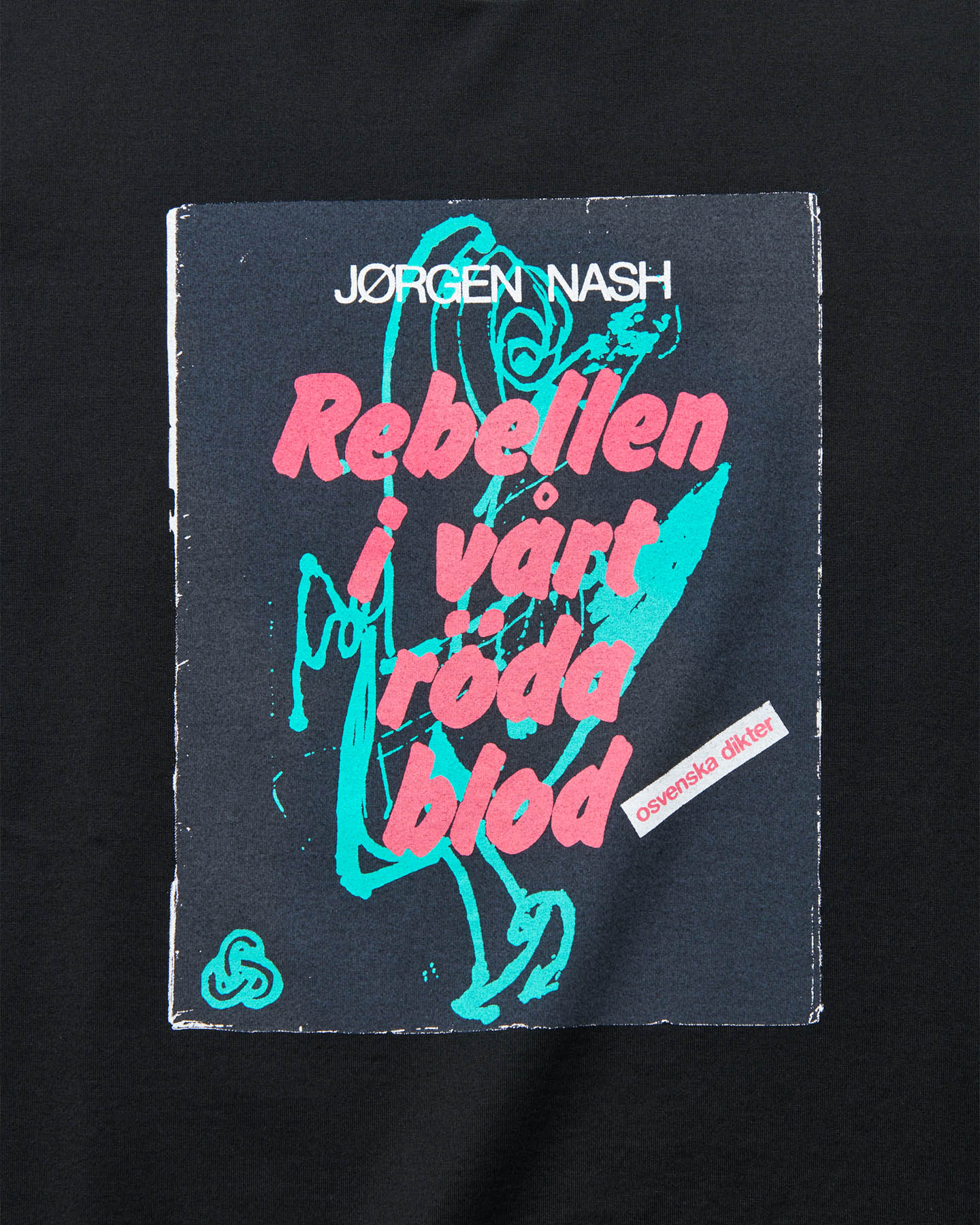 UNIFORM EXPERIMENT JORGEN NASH REBELLEN I VART RODA BLOD TEE
