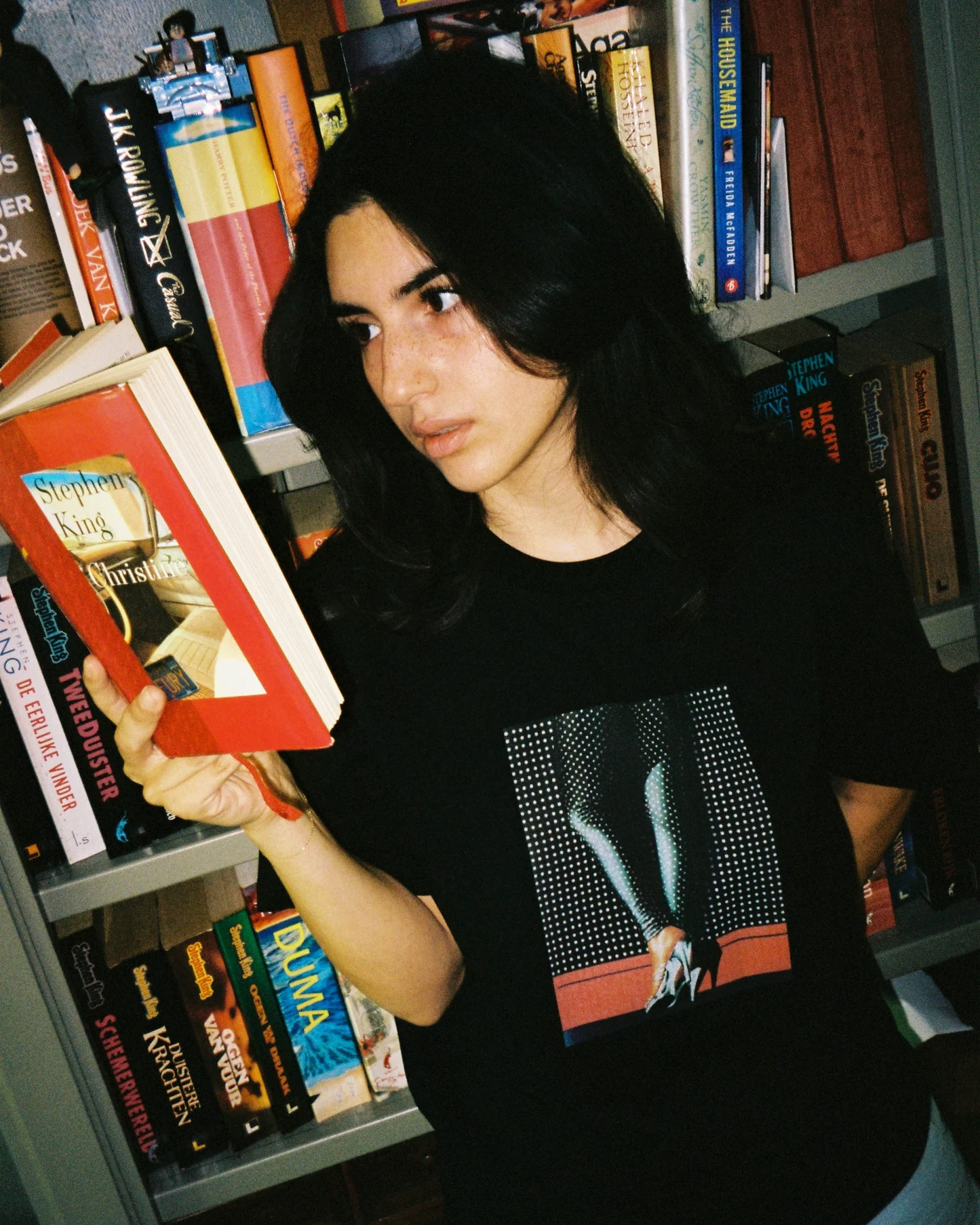 THE LOOSE COMPANY HEELS T-SHIRT