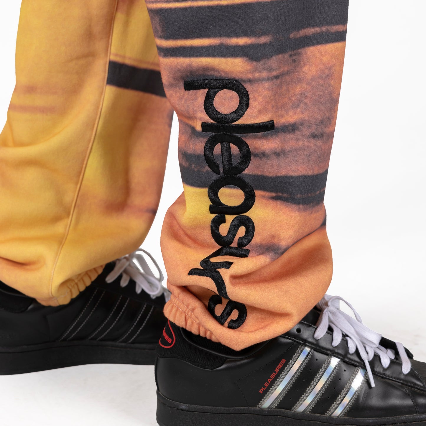 PLEASURES BLUR SWEATPANT - deviceone
