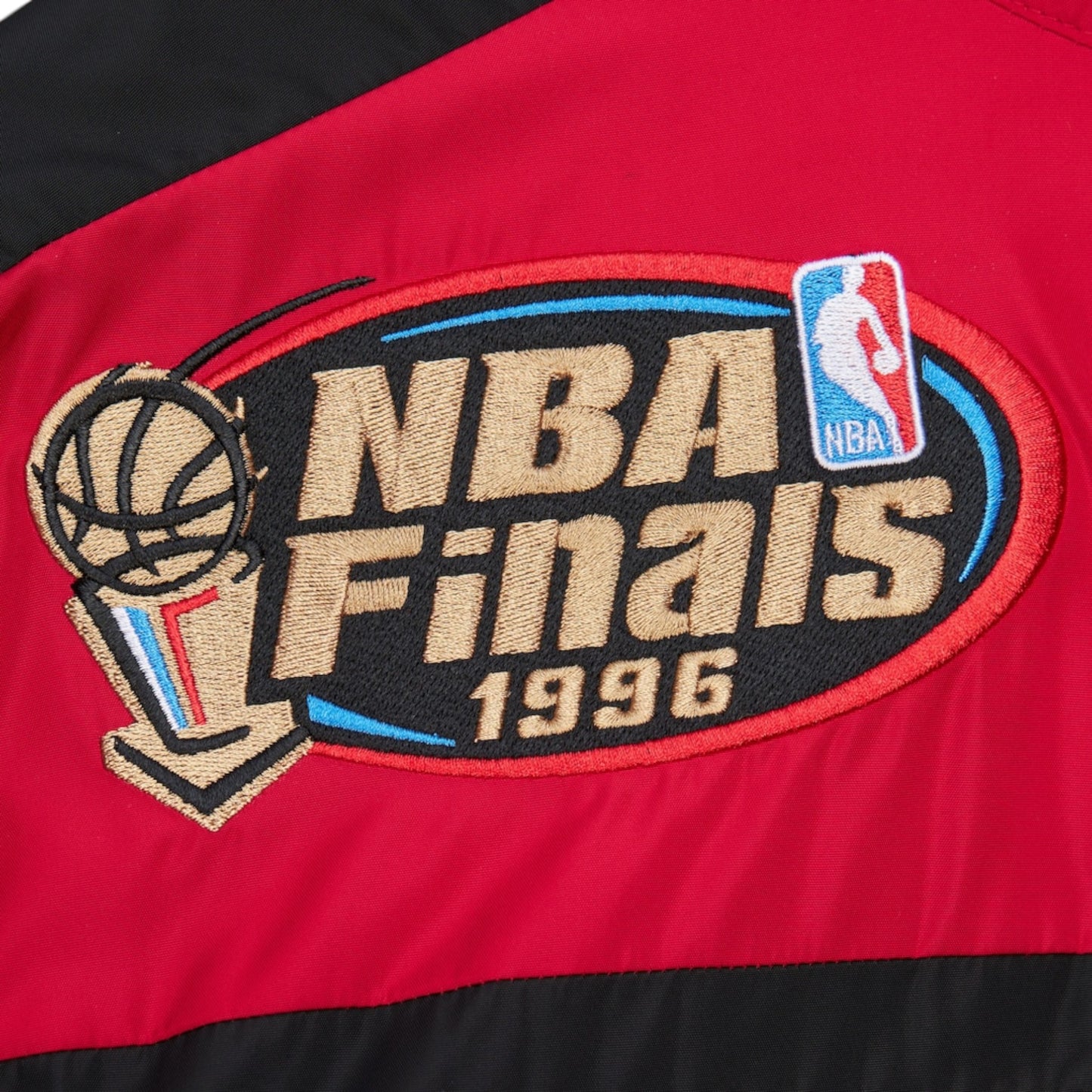 MITCHELL & NESS CHICAGO BULLS BLACK SPEEDWAY NYLON VARSITY JACKET