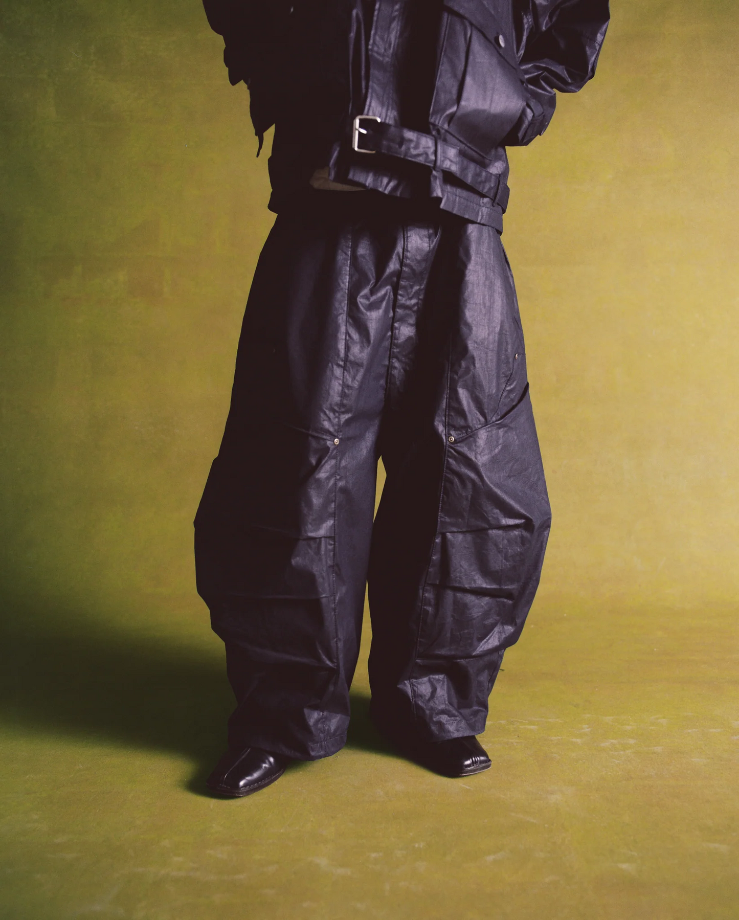 ART COMMUNITY WAXED INDIGO PARACHUTE JAPANESE NYLON PANT