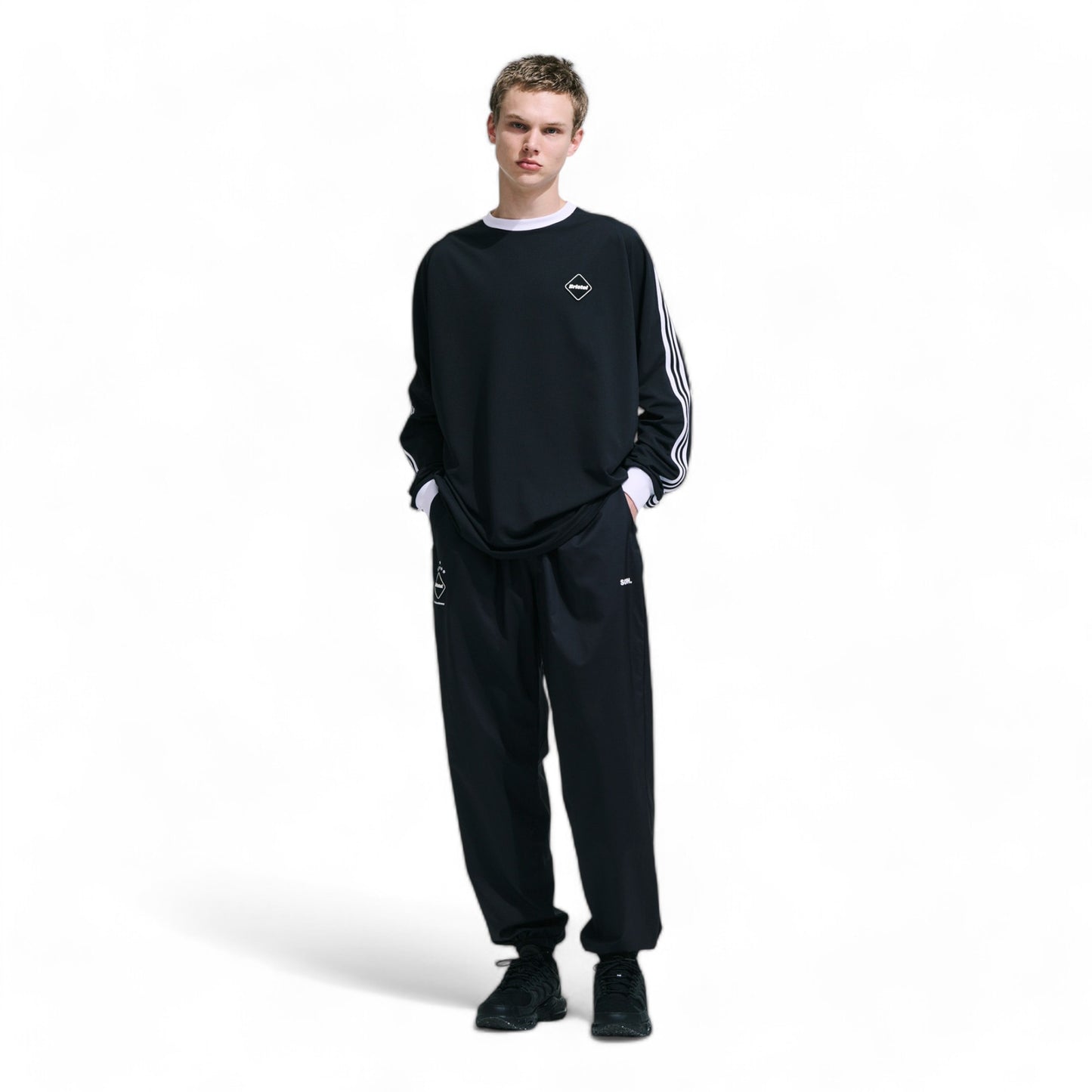 F.C REAL BRISTOL ULTRA LIGHT WEIGHT TRAINING PANTS