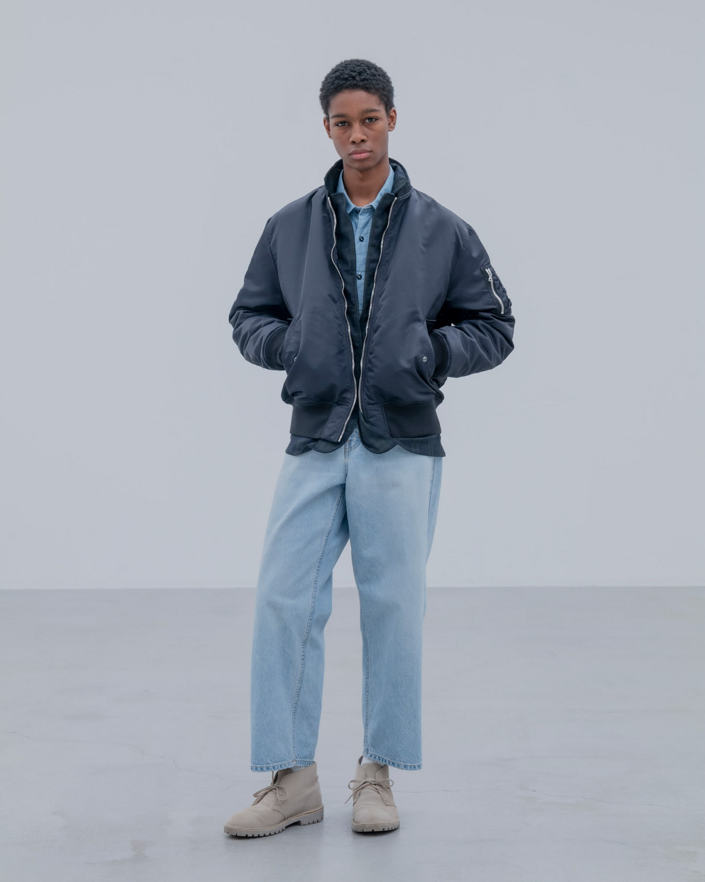 UNIFORM EXPERIMENT WASHED DENIM BOLD-FIT JEANS