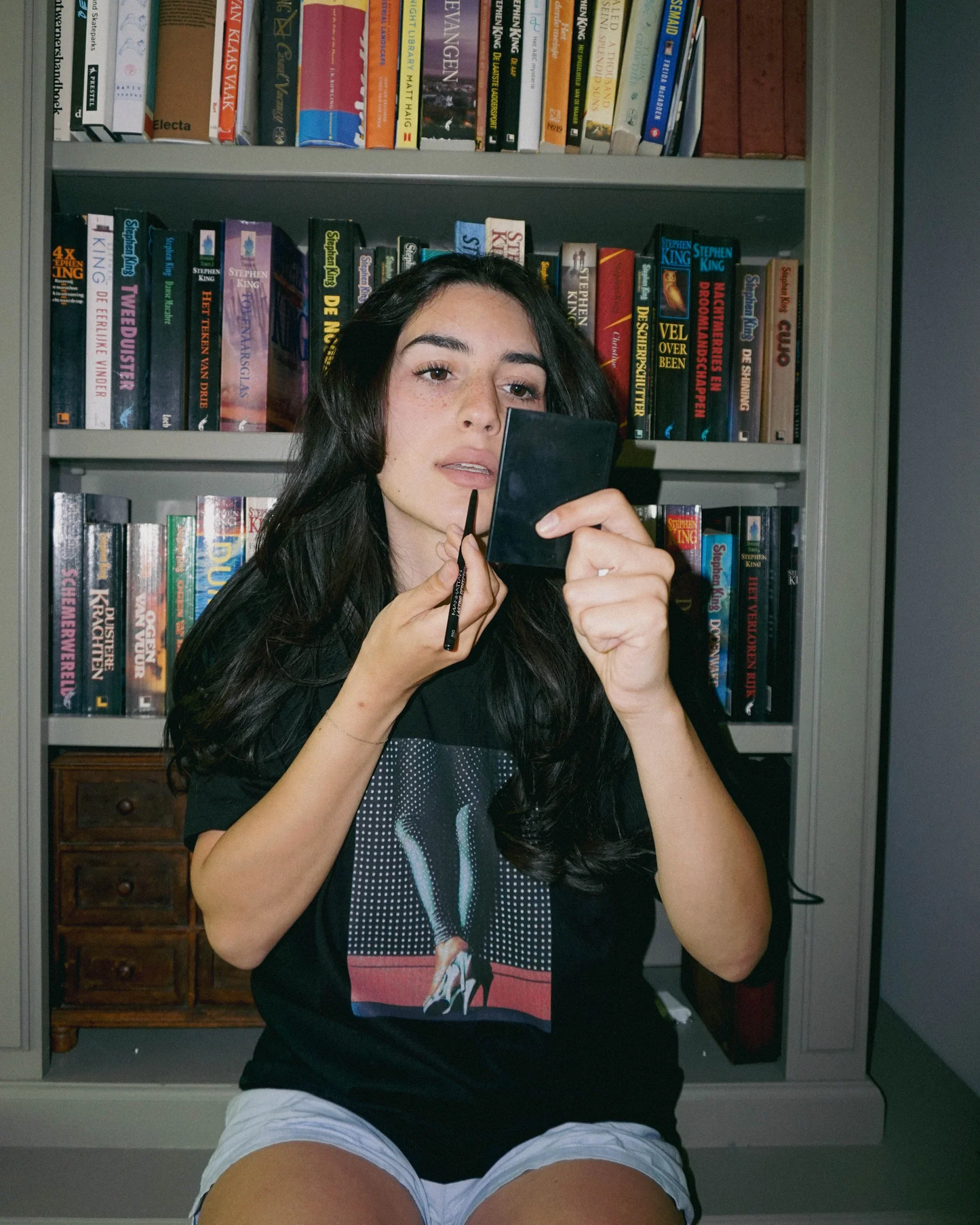 THE LOOSE COMPANY HEELS T-SHIRT